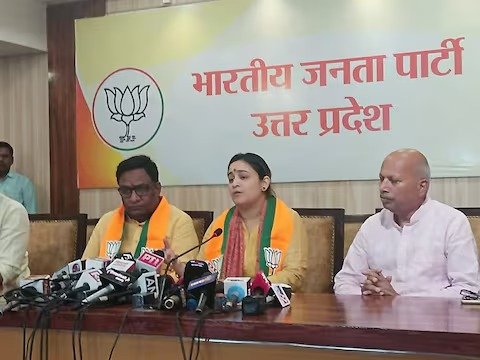 क्या अपर्णा यादव मैनपुरी सीट से लड़ेंगी चुनाव? महिलाओं का अपमान करना कांग्रेस के डीएनए में है !