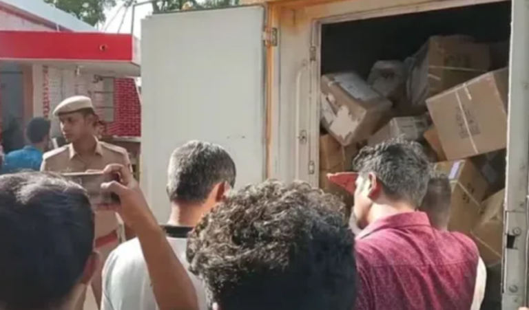 810 किलो सोना लेकर जा रहा था ट्रक, अचानक पलट गया, उसके बाद क्या हुआ, जानिए