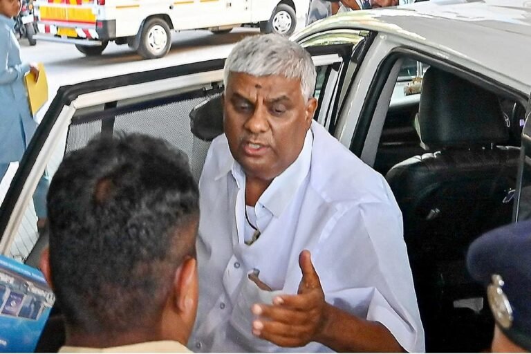 Prajwal Revanna Case: एच डी रेवन्ना को बेंगलुरु की स्पेशल कोर्ट से मिली बेल !