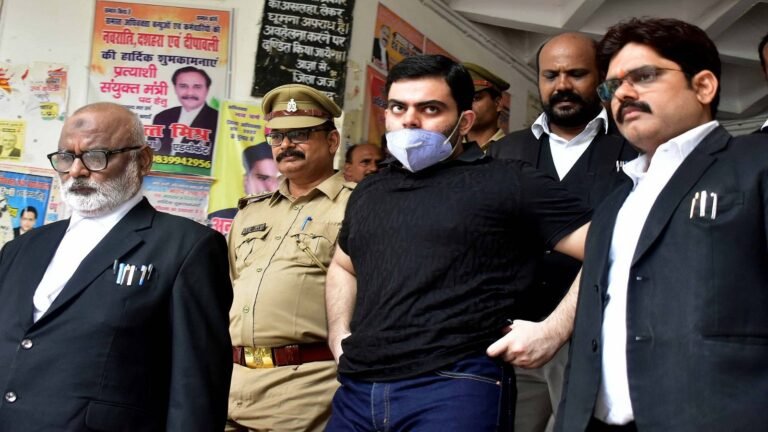 बाहुबली अतीक के बेटे अली को वकील के ड्रेस में कराया सलेंडर, डायरी से खुले कई राज !