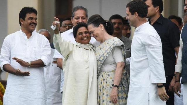 कभी कांग्रेस को खत्म कर उभरी थी बसपा, अब कांग्रेस के कारण ही खात्मे के कगार पर है मायावती की पार्टी