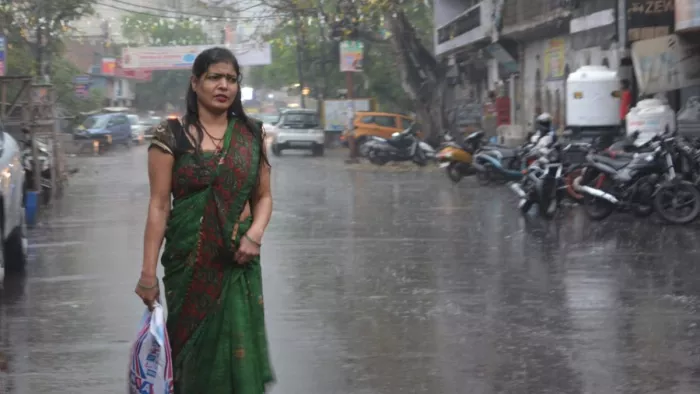 मौसम अपडेट:  यूपी में आंधी का अलर्ट, जानें आपके शहर में कब से शुरू हो जाएगी बारिश