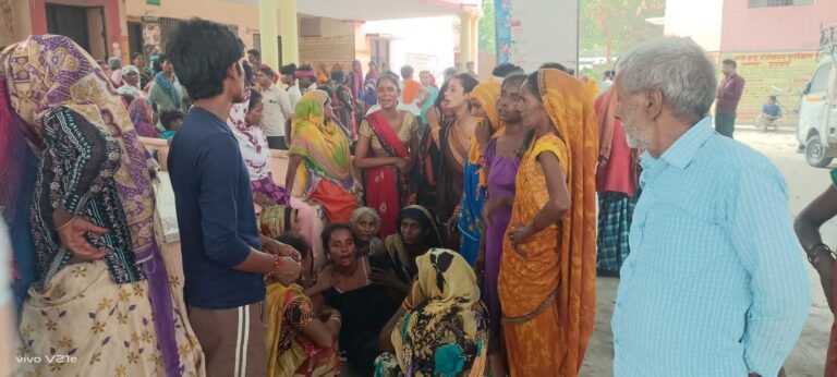 Hardoi Accident: सड़क किनारे झोपड़ी में रह रहे परिवार पर पलटा बालू लदा ट्रक, आठ की मौत !