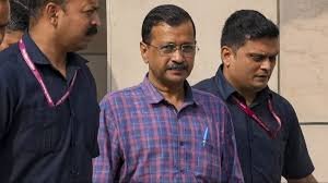केजरीवाल की फिर बढ़ गई मुश्किल, हाई कोर्ट ने फिलहाल जमानत पर रोक लगाई, जानिए पत्नी ने क्या कहा