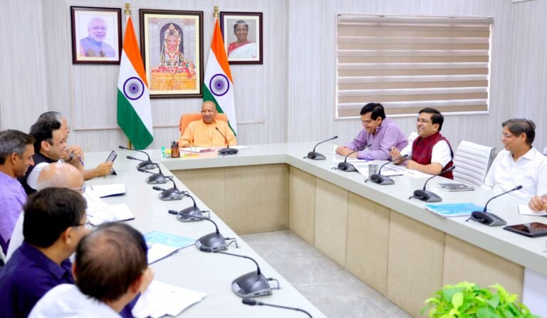 स्मार्ट मीटर की कवायद तो तेज गति बढ़ाएं आगे, ईज ऑफ लिविंग के लिए यह बहुत जरूरी : सीएम योगी