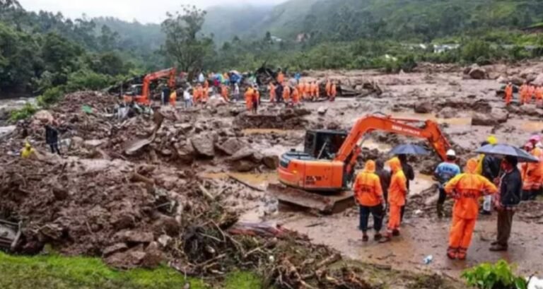 केरल के वायनाड में भारी तबाही, अब तक भूस्खलन में 40 मौतें, बचाव कार्य के लिए सेना को उतारा गया