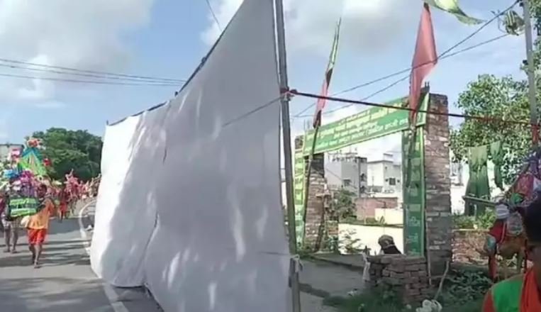 कांवड़ यात्रा में अब एक और बवाल, हरिद्वार में मस्जिदों को पर्दे से ढका गया