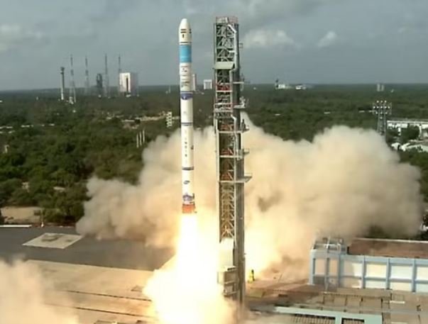 इसरो की एक और बड़ी उपलब्धि, EOS-08 सैटेलाइट की सफल लॉन्चिंग, आपदा की मिलेगी सटीक जानकारी
