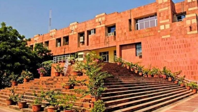 देश की टॉप यूनिवर्सिटी जेएनयू ‘बिकने’ की कगार पर, जानें वजह, सोशल मीडिया पर लोगों का फूटा गुस्सा