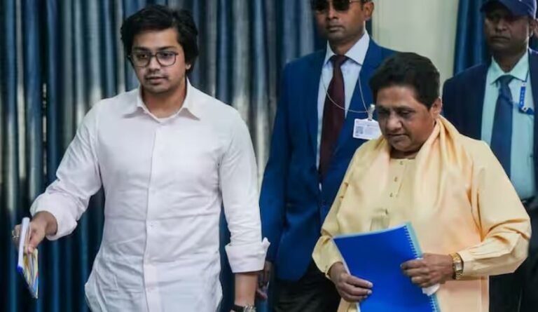 बसपा में आकाश आनंद का कद बढ़ा, मायावती फिर चुनी गईं राष्ट्रीय अध्यक्ष