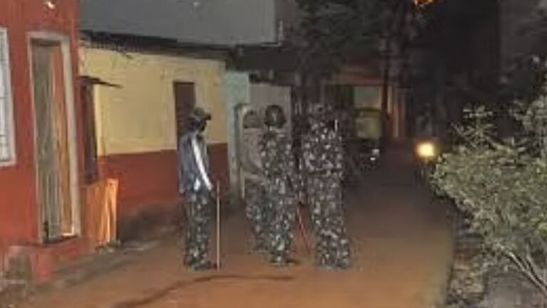 लखनऊ के इटौंंजा में हर रात ग्रामीणों के घर पर कौन कर रहा पथराव? पुलिस के भी उड़े होश