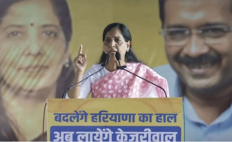 हरियाणा चुनाव: भिवानी में सुनीता केजरीवाल का BJP पर हमला, कहा- मोदी के सामने नहीं झुकेंगे अरविंद