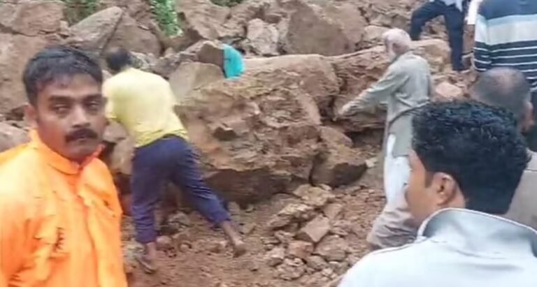 यूपी के दतिया में बड़ा हादसा, किले की दीवार ढही, 9 दबे,  2 मरे, 2 बहे