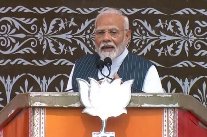 ‘एक तरफ तीन खानदान, दूसरी ओर सिर्फ युवा’, जम्मू-कश्मीर के डोडा में खूब गरजे पीएम मोदी