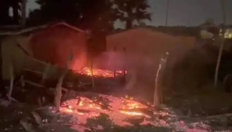 बिहार के नवादा जिले में दबंगों का तांडव, फूंक दिए दलितों के 80 घर, रात भर फायरिंग