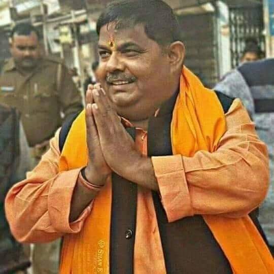 सीतापुर:क्यों यूपी पुलिस के खिलाफ धरने पर बैठे भाजपा विधायक? मामला जानकार हो जायेंग हैरान