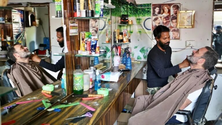 राहुल गांधी ने रायबरेली के मिथुन नाई को भेजा सरप्राइज, लाखों का सामान किया गिफ्ट!