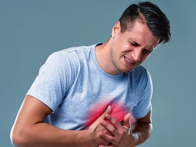 Health Tips: हार्ट में ब्लॉकेज की 5 अहम निशानियां, समय रहते पहचानें, नहीं तो हो सकता है बड़ा खतरा