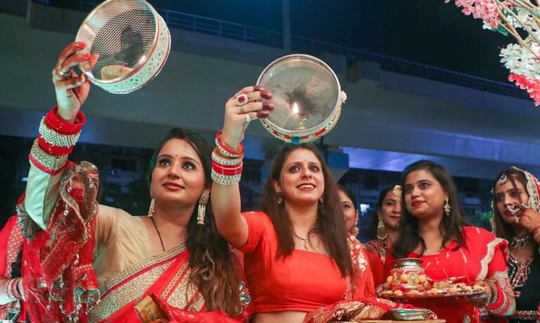 करवा चौथ आज, जानें आपके शहर में कब निकलेगा चांद, कैसे करें पूजा