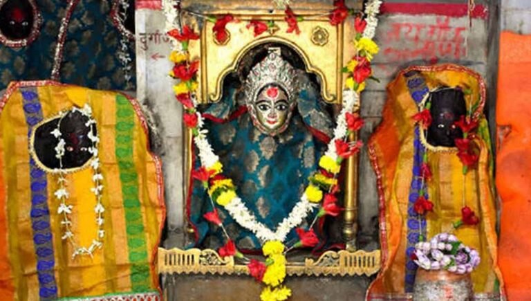 Shardiya Navratri 2024 : यहां एक साथ हो जाते हैं मां के सभी 9 स्वरूपों के दर्शन 