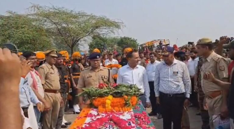 कन्नौज: अग्निवीर सौरभ का पार्थिव शरीर गांव आया, शोक में डूबे सभी ग्रामीण