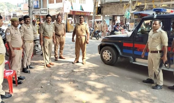 बहराइच में कर्फ्यू जैसी स्थिति, गलियों में सन्नाटा, घरों में दुबके लोग, चप्पे-चप्पे पर सिर्फ पुलिस