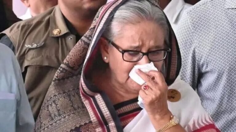 शेख हसीना के खिलाफ गिरफ्तार वारंट जारी, 18 नवंबर तक गिरफ्तारी के दिए आदेश