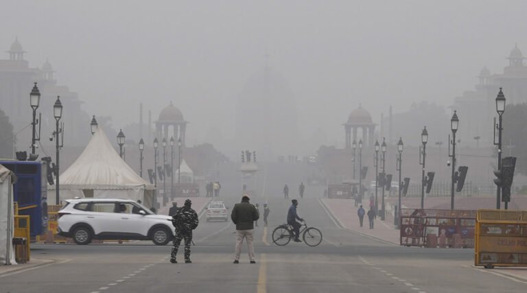 Delhi AQI LIVE Update: दिल्ली-NCR में बढ़ा प्रदुषण का कहर , AQI 500 के पार, स्कूलों को बंद करने का आदेश