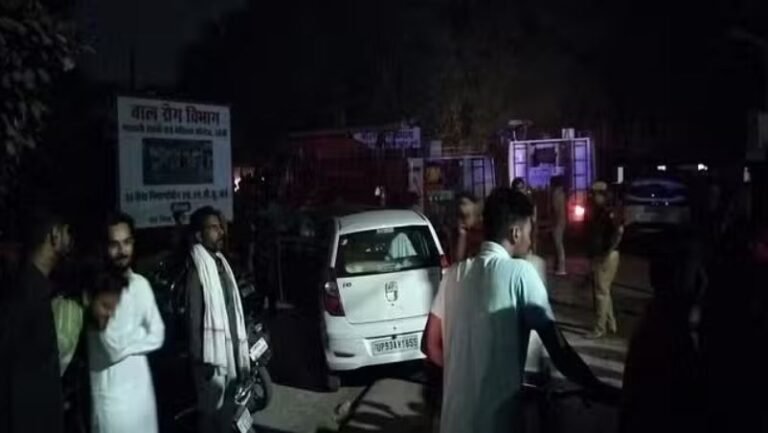 झांसी मेडिकल कॉलेज में भीषण आग, 10 बच्चे जिंदा जले, 30 बच्चों को खिड़की तोड़कर निकाला गया