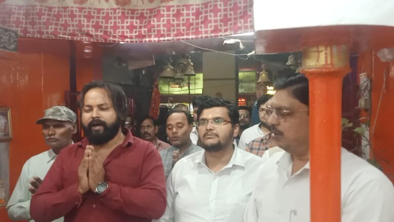 आदर्श व्यापारी एसोसिएशन इन्दिरा नगर इकाई द्वारा महाआरती का आयोजन किया गया