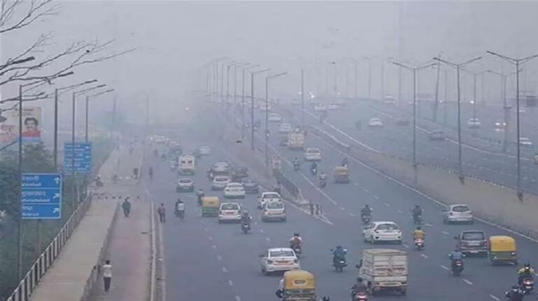 Air Pollution In Delhi: दिल्ली में वायु प्रदूषण से सांसों पर छाया संकट, कई इलाकों में AQI गंभीर श्रेणी में, जानें ताजा हालात