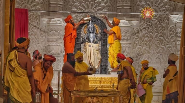 अयोध्या: राम मंदिर के पुजारियों के लिए नई नियमावली तैयार, ड्रेस कोड पर भी होगा विचार !