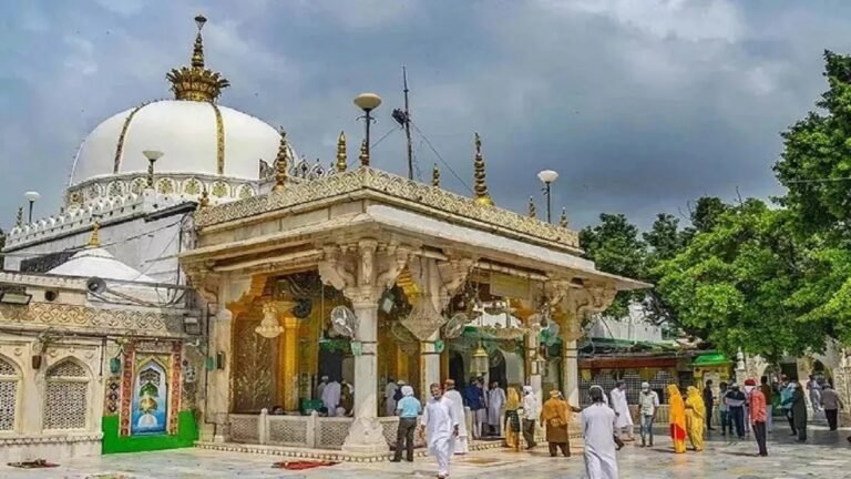 अजमेर शरीफ दरगाह के नीचे है शिव मंदिर? जानें क्यों छिड़ा है विवाद