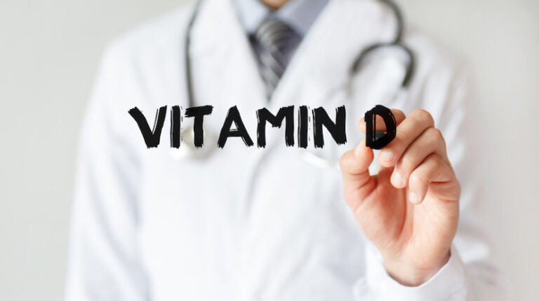 Vitamin D Deficiency: विटामिन डी की कमी से हो सकते हैं गंभीर स्वास्थ्य नुकसान, यहां जानिए लक्षण और इसे दूर करने के उपाय