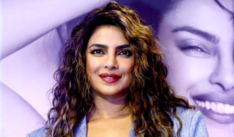 5 साल बाद बॉलीवुड में वापसी करेंगी प्रियंका चोपड़ा, फिल्म ‘जी ले जरा’ में आलिया और कैटरीना देंगी साथ !