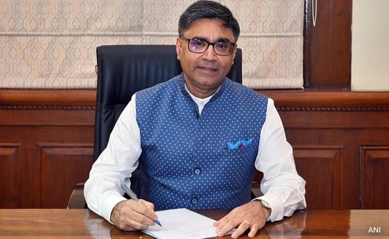 भारत-बांग्लादेश संबंधों में तनाव के बीच विक्रम मिसरी की ढाका यात्रा, अल्पसंख्यकों की सुरक्षा पर जताई चिंता