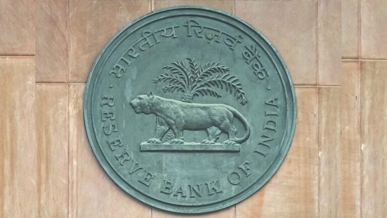 RBI Report: भारतीय अर्थव्यवस्था में मजबूती बरकरार, चालू वित्त वर्ष में 6.6% वृद्धि का अनुमान