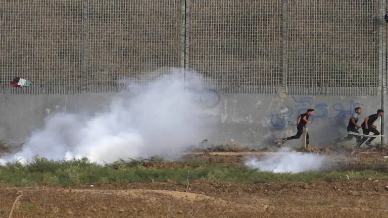 Pakistan: पाकिस्तान में बच्चों ने खिलौना समझकर उठाया बम, दो भाइयों समेत 3 बच्चों की हुई मौत !