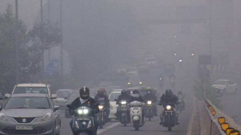 Winter Wreaks Havoc In Delhi-NCR: दिल्ली-एनसीआर में सर्दी का कहर, पश्चिमी विक्षोभ से होगी बारिश, कोहरे का यलो अलर्ट!