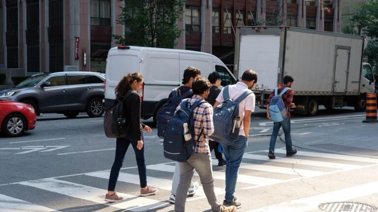 Indian Students in Canada: कनाडा में ‘गायब’ हुए 20 हजार भारतीय स्टूडेंट, जांच में जुटी एजेंसियां!