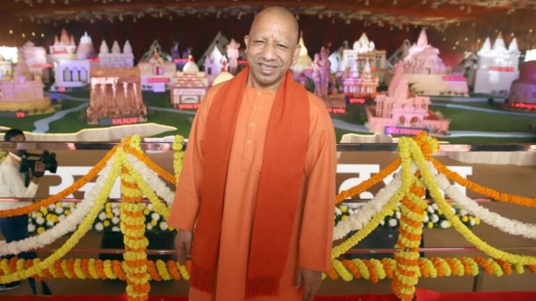 Mahakumbh 2025: योगी सरकार की कैबिनेट बैठक में होंगे कई अहम फैसले, मंत्रिमंडल के साथ संगम में डुबकी लगाएंगे मुख्यमंत्री!