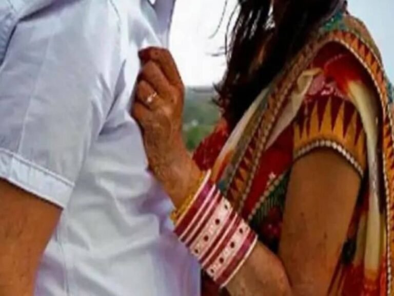 UP Crime News: पत्नी ने मोबाइल में देखी आपत्तिजनक फोटो, खुली पति की दूसरी शादी और करतूतें, किया मारपीट!