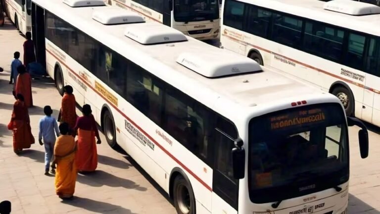 Lucknow News: मौनी अमावस्या पर लखनऊ-प्रयागराज यात्रा में भारी भीड़, ट्रेनों और फ्लाइट्स में सीटें फुल, बसों से मिलेगी राहत