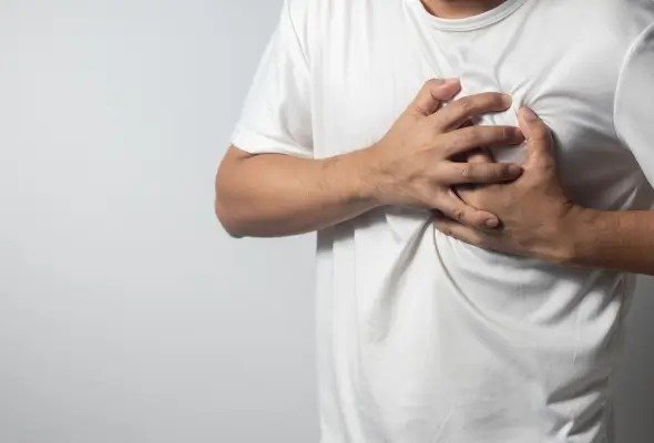 Health Care: छाती में दर्द के पीछे हो सकते हैं कई कारण, नज़रअंदाज़ करना हो सकता है खतरनाक