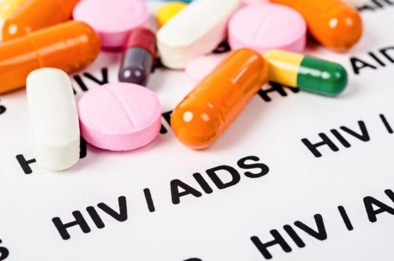 HIV दवाइयां बंद करने से हो सकता है इम्यून सिस्टम पर गंभीर असर, जानिए क्या होंगे परिणाम ?