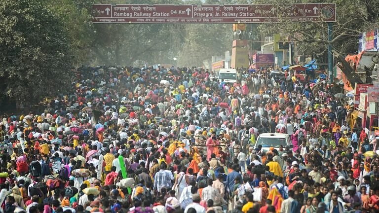 महाकुंभ में बढ़ी श्रद्धालुओं की भीड़, प्रयागराज संगम रेलवे स्टेशन 28 फरवरी तक बंद