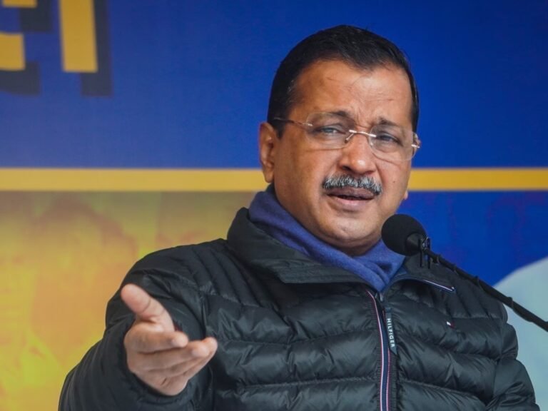 दिल्ली शराब घोटाला: सीएजी रिपोर्ट में हुए सनसनीखेज खुलासे, आप सरकार पर बढ़ सकती है संकट की लहर