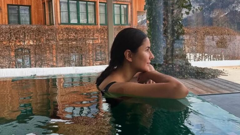 कैटरीना कैफ के रिसॉर्ट वेकेशन में दिखा ‘मिसेज कैटरीना कैफ’ का टेबल कार्ड, फैंस हुए खुश