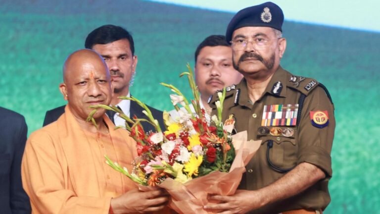 UP News: महाकुंभ में तैनात पुलिसकर्मियों को मिलेगा तोहफा, मुख्यमंत्री योगी ने दी मेडल, बोनस और छुट्टी की घोषणा !