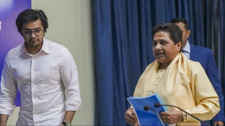 Lucknow News: मायावती ने भतीजे आकाश आनंद को सभी पदों से हटाया, आनंद कुमार को बनाया नेशनल कोऑर्डिनेटर